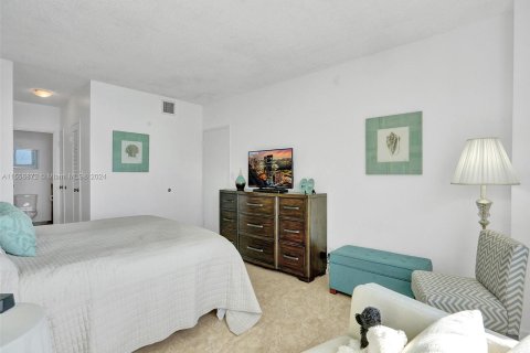 Condo in Hollywood, Florida, 1 bedroom  № 1080837 - photo 16