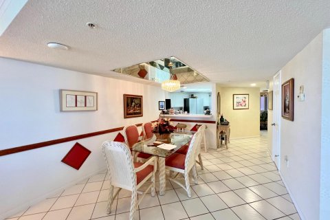 Condo in Hutchinson Island South, Florida, 3 bedrooms  № 1101980 - photo 21