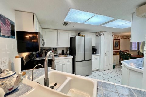 Condo in Hutchinson Island South, Florida, 3 bedrooms  № 1101980 - photo 16