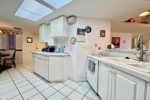 Condo in Hutchinson Island South, Florida, 3 bedrooms  № 1101980 - photo 17