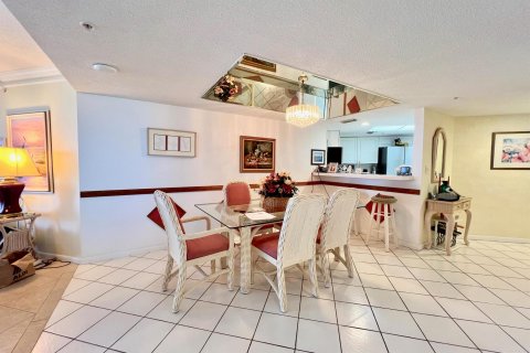 Condo in Hutchinson Island South, Florida, 3 bedrooms  № 1101980 - photo 20