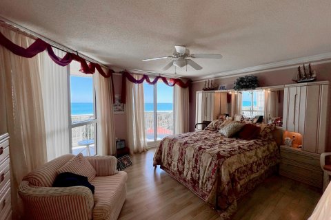 Condo in Hutchinson Island South, Florida, 3 bedrooms  № 1101980 - photo 26