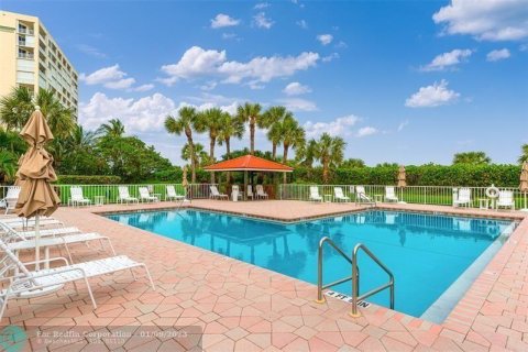 Condo in Hutchinson Island South, Florida, 3 bedrooms  № 1101980 - photo 2