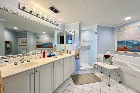 Condo in Hutchinson Island South, Florida, 3 bedrooms  № 1101980 - photo 24