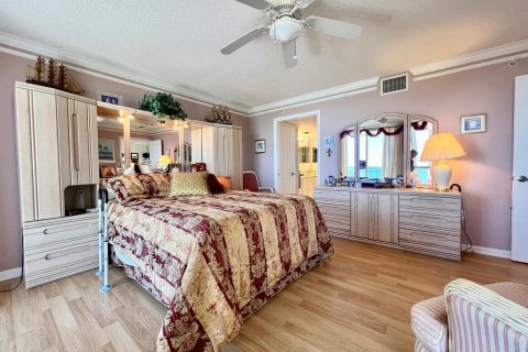 Condo in Hutchinson Island South, Florida, 3 bedrooms  № 1101980 - photo 25