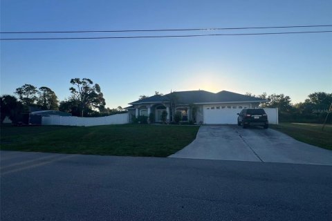 Villa ou maison à vendre à North Port, Floride: 5 chambres, 236.44 m2 № 1108322 - photo 1