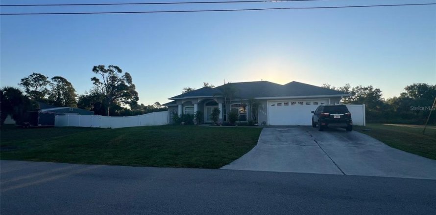 House in North Port, Florida 5 bedrooms, 236.44 sq.m. № 1108322