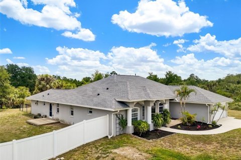 House in North Port, Florida 5 bedrooms, 236.44 sq.m. № 1108322 - photo 2