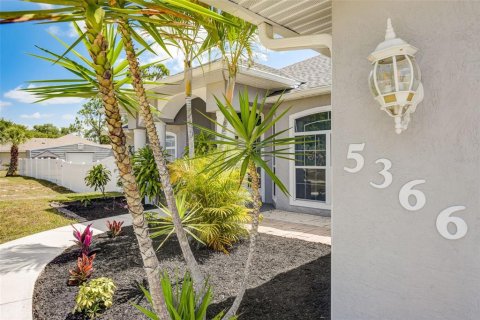 Villa ou maison à vendre à North Port, Floride: 5 chambres, 236.44 m2 № 1108322 - photo 3