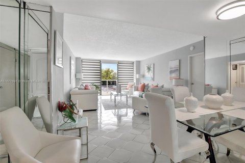 Condo in Aventura, Florida, 2 bedrooms  № 1404526 - photo 11