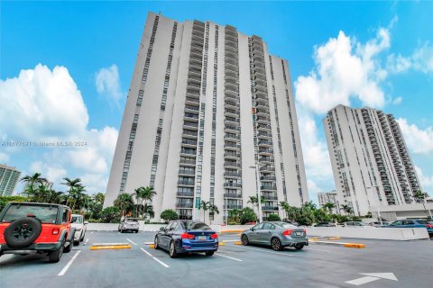 Condo in Aventura, Florida, 2 bedrooms  № 1404526 - photo 2