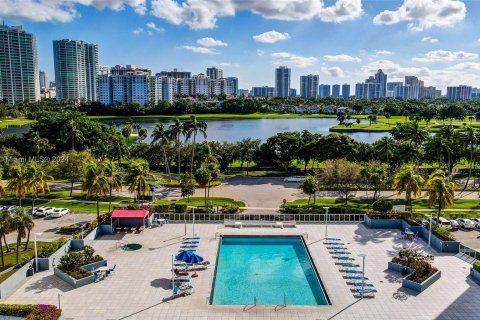 Condo in Aventura, Florida, 2 bedrooms  № 1404526 - photo 18