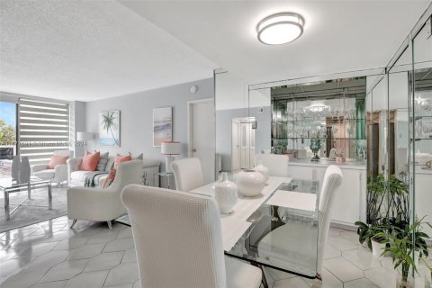 Copropriété à vendre à Aventura, Floride: 2 chambres, 101.45 m2 № 1404526 - photo 12