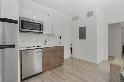 Condo in Miami Beach, Florida, 1 bedroom  № 1188002 - photo 5