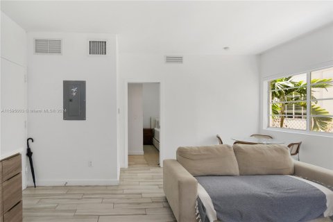 Condo in Miami Beach, Florida, 1 bedroom  № 1188002 - photo 3