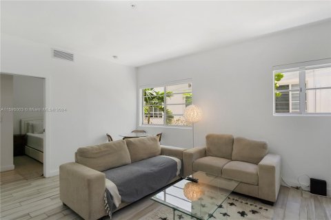 Condo in Miami Beach, Florida, 1 bedroom  № 1188002 - photo 4