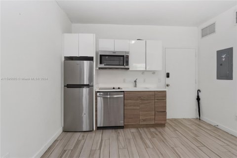 Condo in Miami Beach, Florida, 1 bedroom  № 1188002 - photo 6