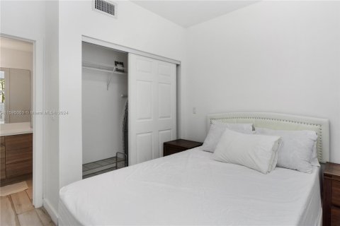 Condo in Miami Beach, Florida, 1 bedroom  № 1188002 - photo 7