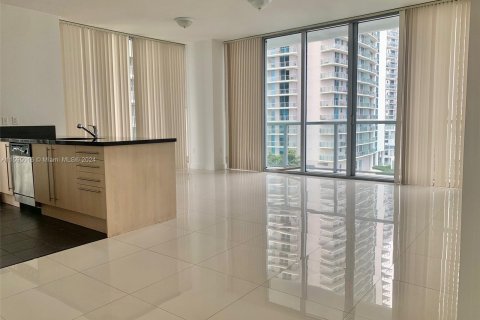 Condo in Miami, Florida, 2 bedrooms  № 1188004 - photo 1