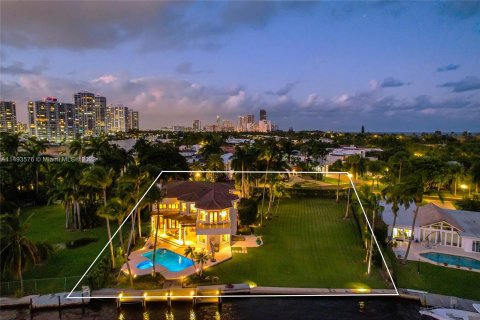 Villa ou maison à vendre à Golden Beach, Floride: 6 chambres, 452.34 m2 № 868238 - photo 7