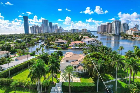 Villa ou maison à vendre à Golden Beach, Floride: 6 chambres, 452.34 m2 № 868238 - photo 4