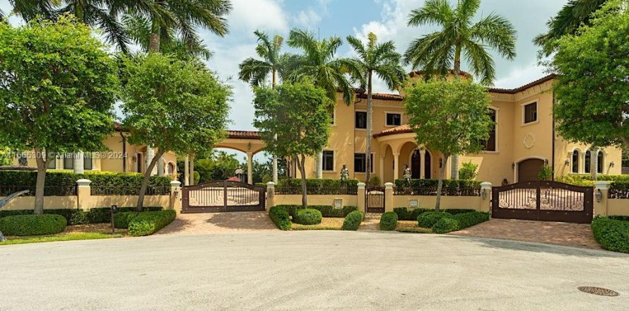 Villa ou maison à Palmetto Bay, Floride 7 chambres, 627.09 m2 № 1101594