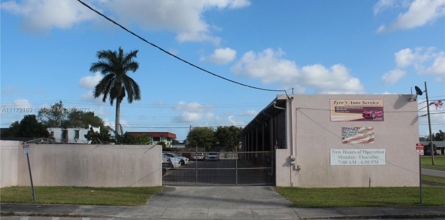 Commercial property in Homestead, Florida № 4416