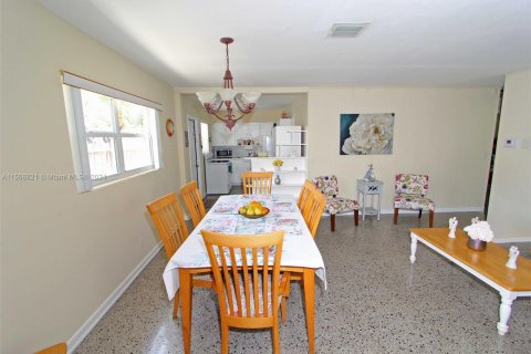 House in West Palm Beach, Florida 3 bedrooms, 109.44 sq.m. № 1118334 - photo 6