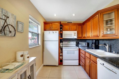 Condo in Delray Beach, Florida, 2 bedrooms  № 1222596 - photo 10