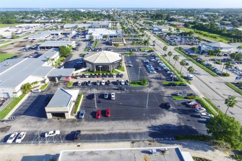 Commercial property in Punta Gorda, Florida 604.89 sq.m. № 733341 - photo 3