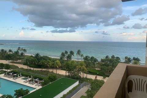 Condominio en alquiler en Bal Harbour, Florida, 2 dormitorios, 125.05 m2 № 1364162 - foto 1