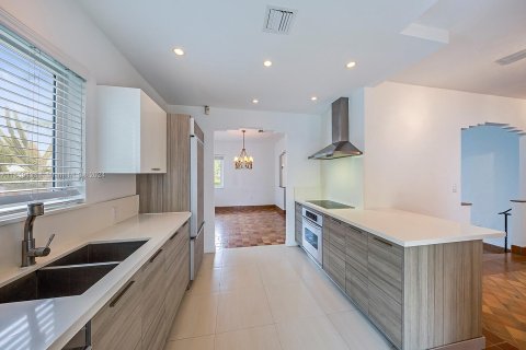 Villa ou maison à louer à Miami, Floride: 4 chambres, 250.93 m2 № 1364163 - photo 6