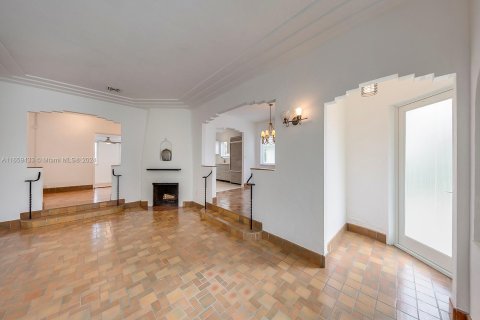 Villa ou maison à louer à Miami, Floride: 4 chambres, 250.93 m2 № 1364163 - photo 4