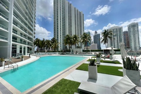 Condo in Miami, Florida, 2 bedrooms  № 1364109 - photo 2