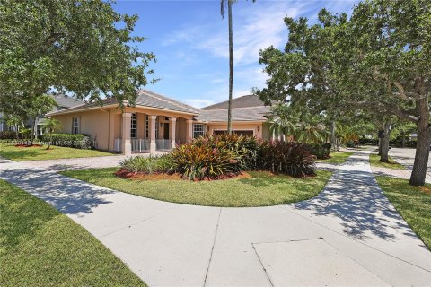 Villa ou maison à vendre à Weston, Floride: 4 chambres, 248.42 m2 № 1364161 - photo 2