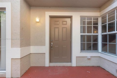 Townhouse in Cooper City, Florida 3 bedrooms, 154.78 sq.m. № 1364138 - photo 2