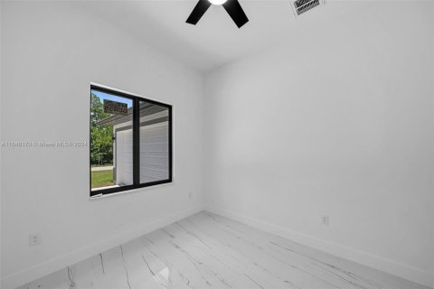 Casa en venta en Lehigh Acres, Florida, 3 dormitorios № 1330786 - foto 11