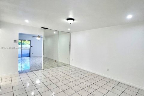 Villa ou maison à vendre à Miami, Floride: 3 chambres, 113.81 m2 № 1330785 - photo 5