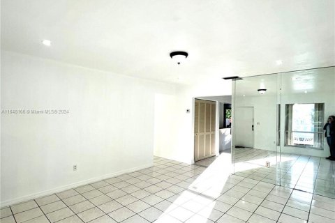 Villa ou maison à vendre à Miami, Floride: 3 chambres, 113.81 m2 № 1330785 - photo 6