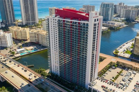 Condominio en venta en Hallandale Beach, Florida, 2 dormitorios, 94.76 m2 № 1321585 - foto 30