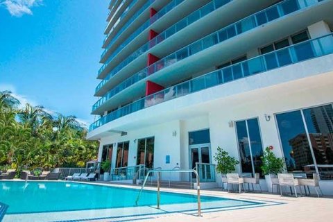 Condominio en venta en Hallandale Beach, Florida, 2 dormitorios, 94.76 m2 № 1321585 - foto 24