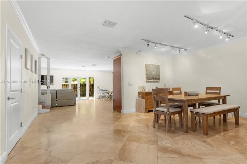 Immobilier commercial à vendre à Miami, Floride: 446.67 m2 № 1321629 - photo 4