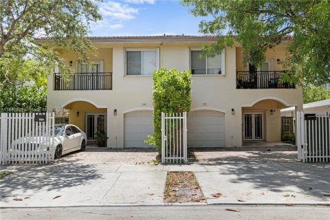 Immobilier commercial à vendre à Miami, Floride: 446.67 m2 № 1321629 - photo 1