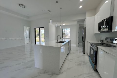 Casa en venta en Lehigh Acres, Florida, 3 dormitorios, 154.78 m2 № 1101746 - foto 4