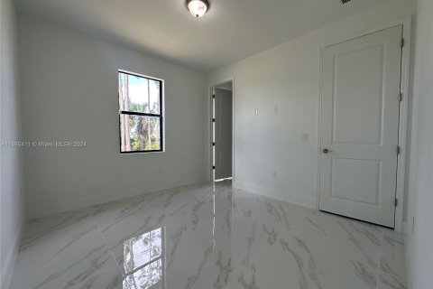 Casa en venta en Lehigh Acres, Florida, 3 dormitorios, 154.78 m2 № 1101746 - foto 11