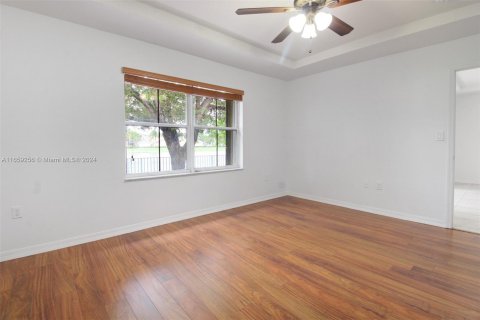 Townhouse in Miami, Florida 3 bedrooms, 167.04 sq.m. № 1362763 - photo 17