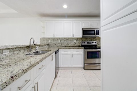 Townhouse in Miami, Florida 3 bedrooms, 167.04 sq.m. № 1362763 - photo 7