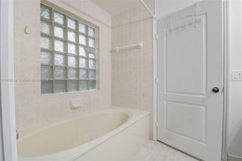 Adosado en venta en Miami, Florida, 3 dormitorios, 167.04 m2 № 1362763 - foto 15