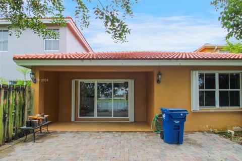 Adosado en venta en Miami, Florida, 3 dormitorios, 167.04 m2 № 1362763 - foto 25