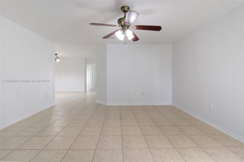 Townhouse in Miami, Florida 3 bedrooms, 167.04 sq.m. № 1362763 - photo 3